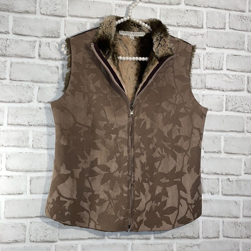 Robert Kitchen Canada Faux Fur Lined Women’s Vest Leaf Pattern Reversible Sz SP
